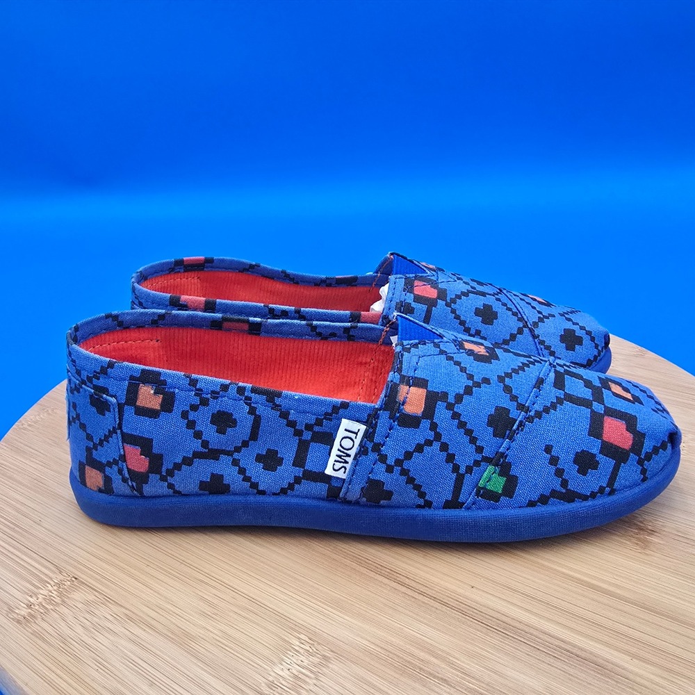TOMS Kids Pixelated Geometric Print Slip On Shoes - Blue - Size 4 New NWT NWOB
